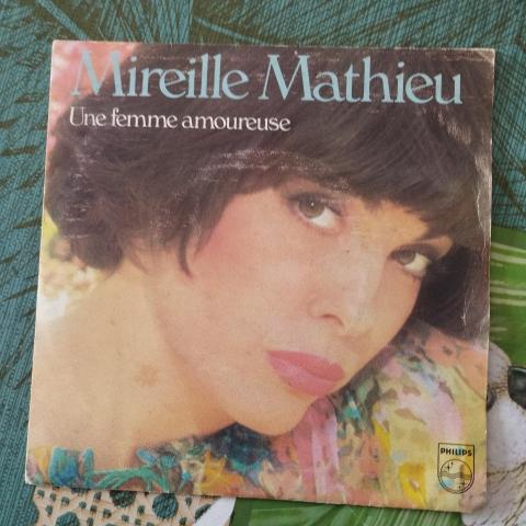 troc de  Disque vinyle 45T Mireille Mathieu - Une femme amoureuse, sur mytroc