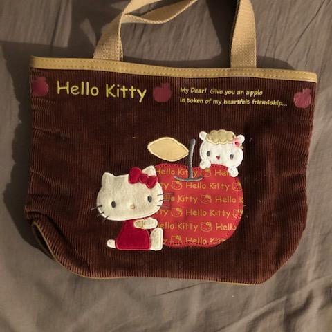 troc de  (réservé) Petit sac Hello Kitty velours intérieur doublé 20,5x27cm, sur mytroc
