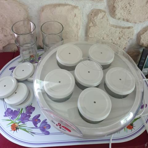 troc de  réservé ** Yaourtière 6 pots + 4, sur mytroc