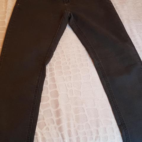 troc de  Reserve tartinette 007 Pantalon noir T38, sur mytroc