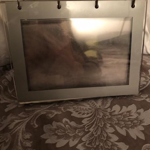 troc de  (réservé) Support plexi 6 photos les unes sur les autres, sur mytroc