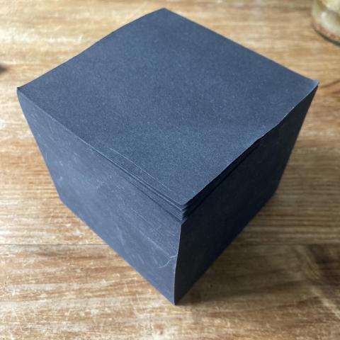 troc de  Bloc de carrés de papier noir, sur mytroc