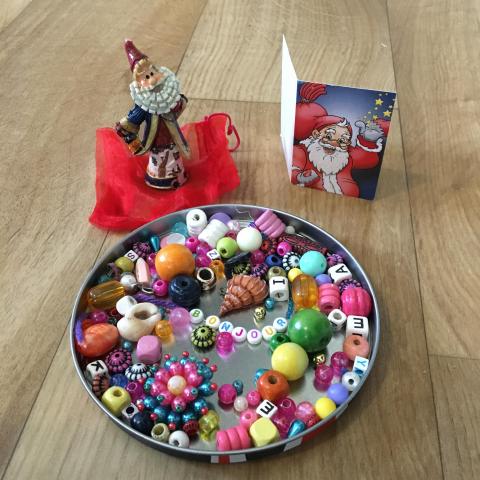 troc de  Lot de perles et figurine Père Noël, sur mytroc