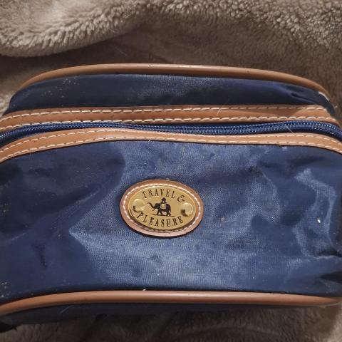 troc de  Trousse de toilette avec miroire, sur mytroc