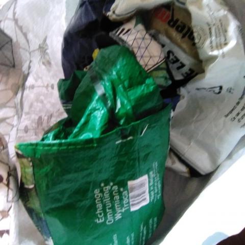 troc de  RESERVE et envoyé lot 3 sacs de courses, très bon état, sur mytroc