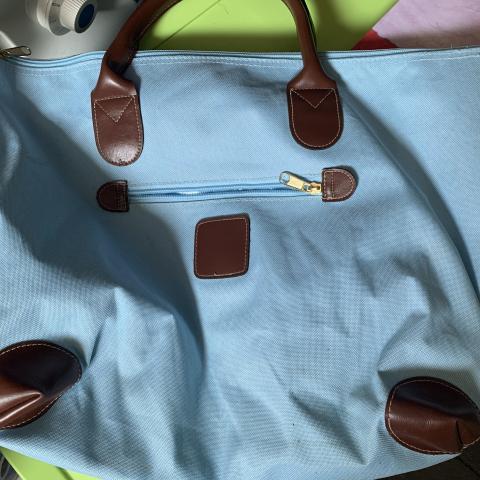 troc de  Sac bleu ciel avec fermeture et pochettes devant, sur mytroc