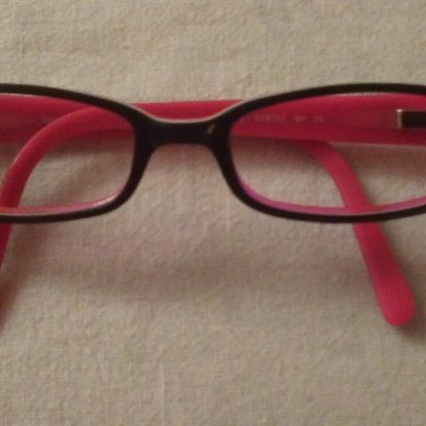 troc de  Monture de lunettes rose et noire., sur mytroc