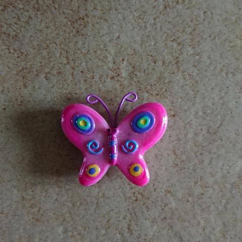 troc de  Petit magnet papillon en plastique, sur mytroc