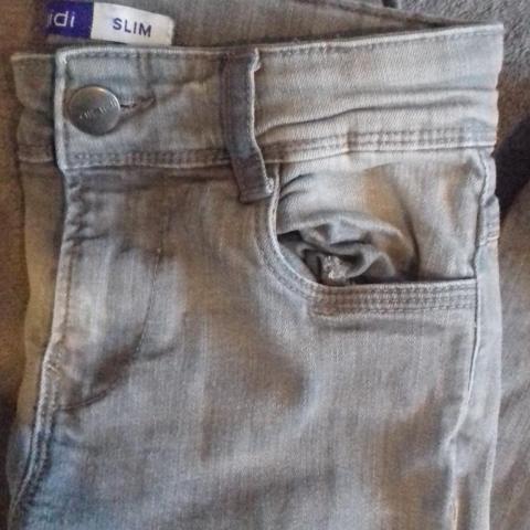 troc de  Jeans gris slim okaidi  garcon 9 ans, sur mytroc