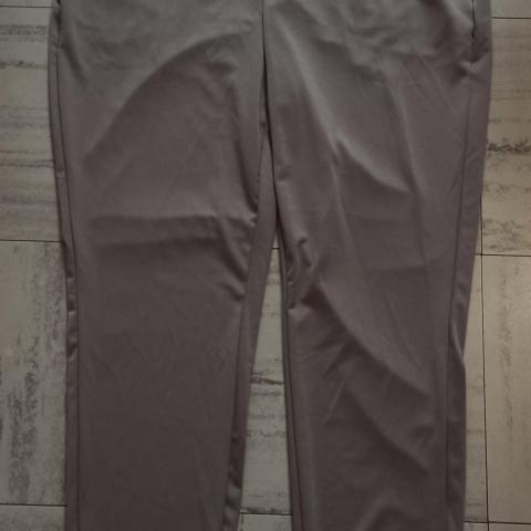 troc de  Pantalon gris., sur mytroc