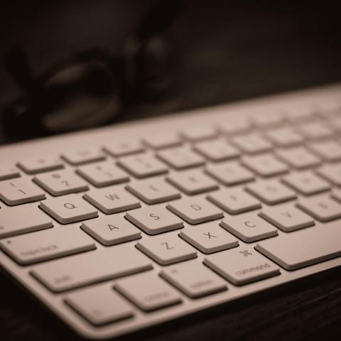 troc de  Recherche clavier APPLE, sur mytroc