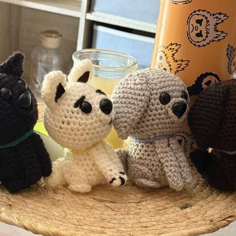 troc de  Réserver peluche 4 chiens lot vu ensemble avec diverstroc, sur mytroc