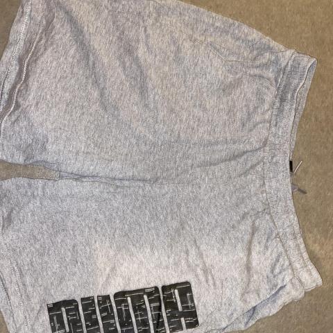 troc de  Réserver Short puma taille 14 ans, sur mytroc