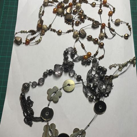 troc de  Trois. Collier vintage. Bon état, sur mytroc