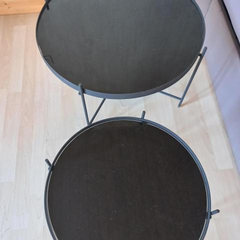 troc de  2 tables basses noires en verre, sur mytroc