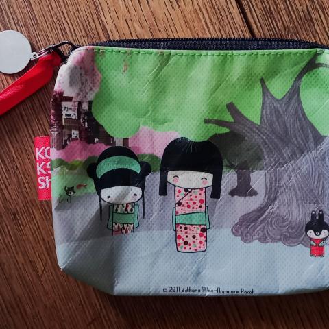 troc de  Trousse "Kokeshis". RESERVEE., sur mytroc