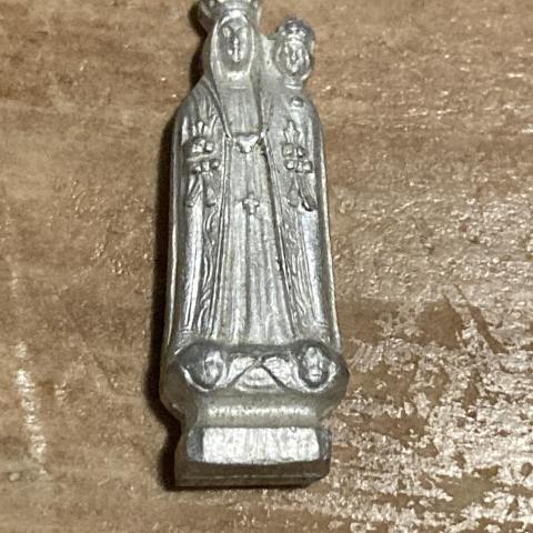 troc de  Fève métal très ancienne, sur mytroc