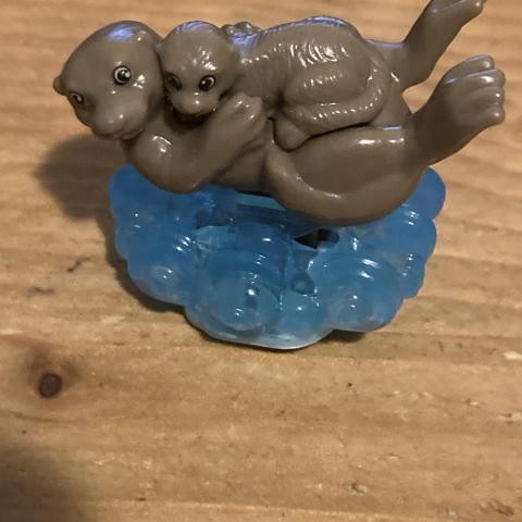 troc de  Jouet Kinder surprise loutre de mer et son bébé, sur mytroc