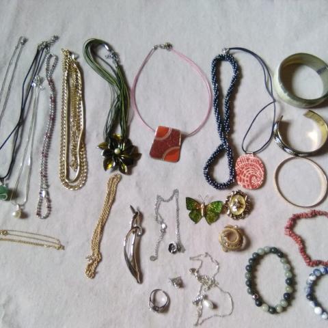 troc de  lot bijoux, femme, très bon état, sur mytroc