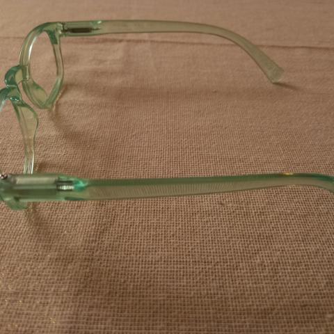 troc de  Monture de lunettes verte translucide/transparente., sur mytroc