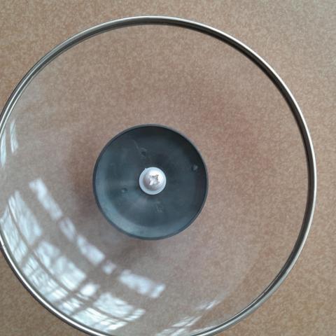 troc de  Reservee Couvercle en verre très bon etat, sur mytroc