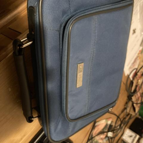 troc de  Petite valisette rembourrée transport ordinateur ou tablette, sur mytroc