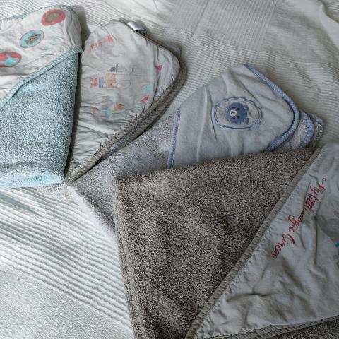 troc de  Lot de 4 serviettes de bain bébé, sur mytroc