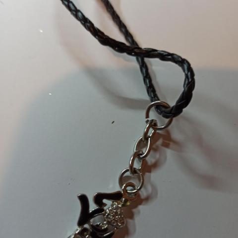 troc de  Réserve Pendentif avec cordon noir, sur mytroc