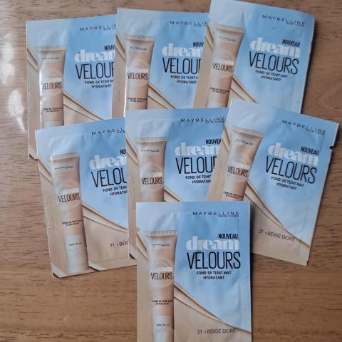 troc de  Lot de 7 échantillons de fond de teint, sur mytroc