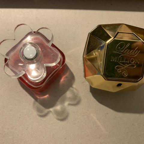 troc de  Deux. Bouteilles de parfum vide., sur mytroc