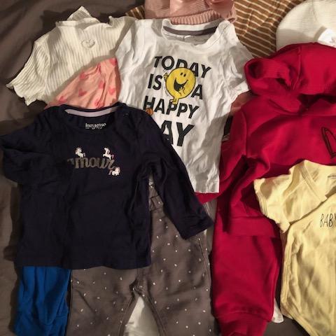 troc de  Lot vêtements sous-vêtements et autres taille 6 mois et +, sur mytroc