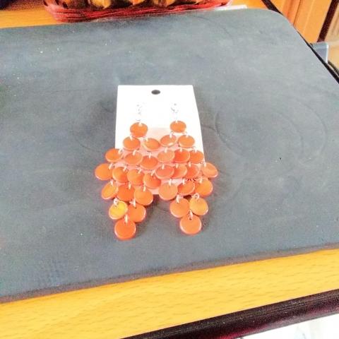 troc de  ###réserver###boucle d oreille pendante   orange  neuf, sur mytroc
