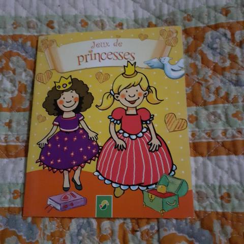 troc de  petit livre " jeux de princesses ", sur mytroc