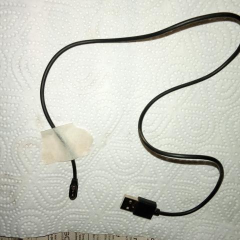 troc de  chargeur montre connectée neuf( 2,5mm entre les 2 plots ) réserver celestine 87, sur mytroc