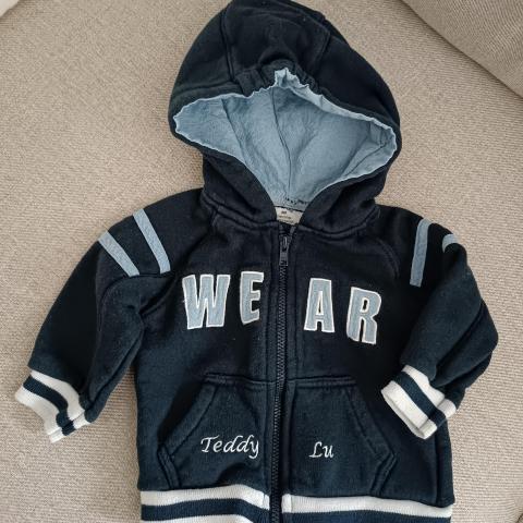 troc de  Gilet à capuche 3 mois, sur mytroc