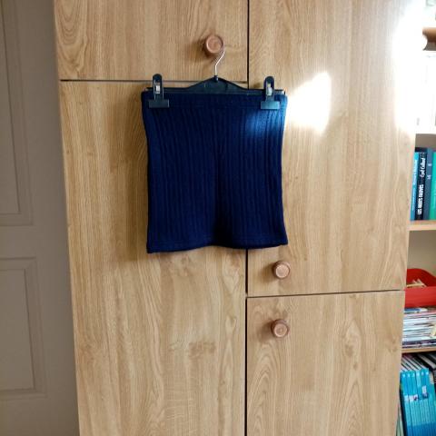 troc de  jupe en laine 100% acrylique bleu marine  6   ans   4  noisettes, sur mytroc