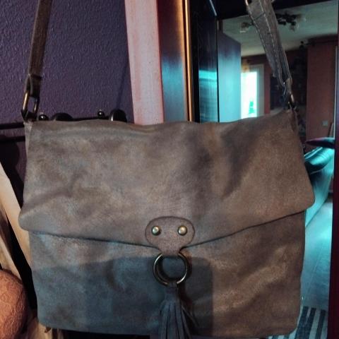 troc de  Sacoche cuir TBE grise la petite maro, sur mytroc