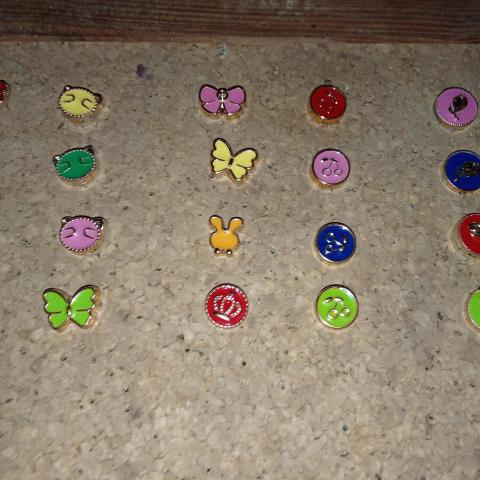 troc de  lot de pin's avec attache, sur mytroc