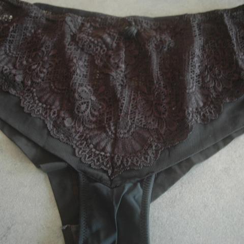 troc de  Lot de 4 culottes noires, sur mytroc