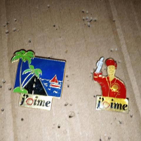 troc de  2 pin's carburant, sur mytroc