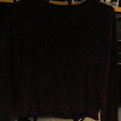troc de  réservé,haut tout pailleté p état T38, sur mytroc