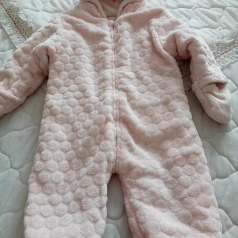troc de  Combinaison rose pale hiver très chaud 1 an, sur mytroc