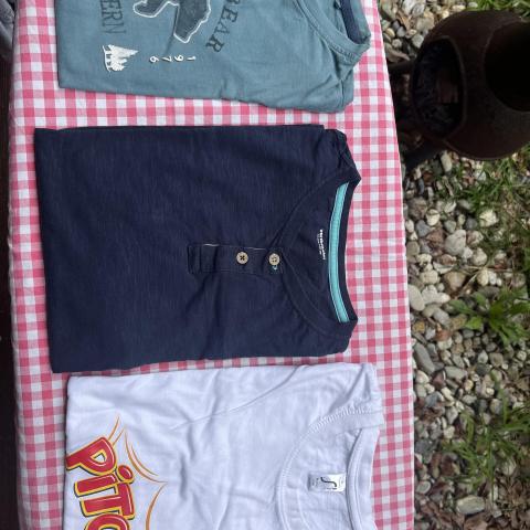 troc de  Lot de 3 t-shirts 10-12 ans, sur mytroc