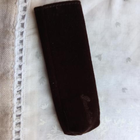 troc de  Etui en velours Guerlain pour rouge à lévre, sur mytroc