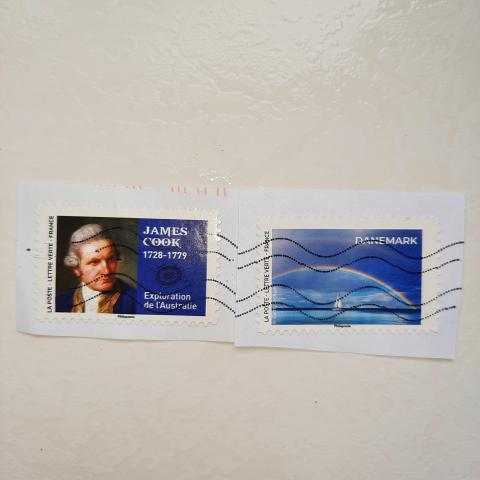 troc de  Deux timbres de collection, sur mytroc