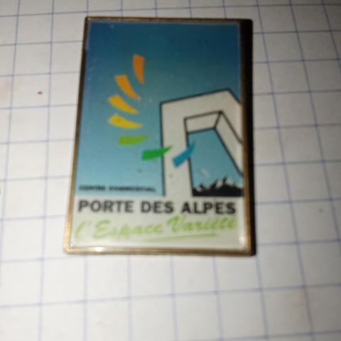 troc de  Pin's avec attache, sur mytroc