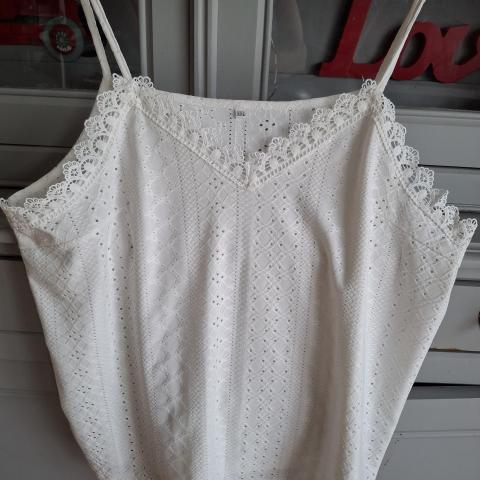 troc de  Haut neuf blanc, sur mytroc