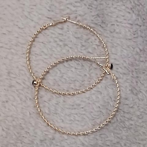 troc de  Une Paire De Boucle D Oreille, sur mytroc