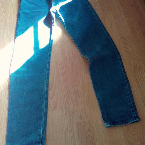 troc de  Jeans stone Lee Cooper 14 ans neuf, sur mytroc