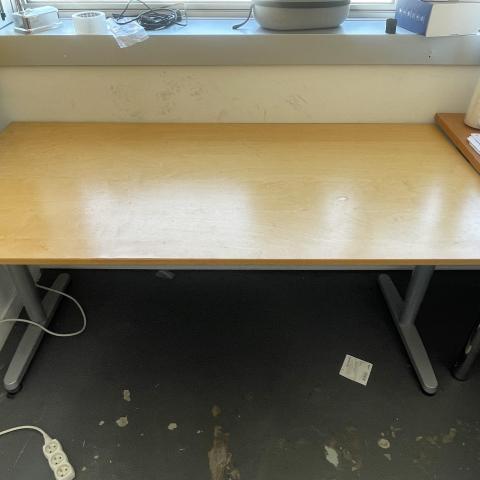 troc de  BUREAU EN BOIS, sur mytroc
